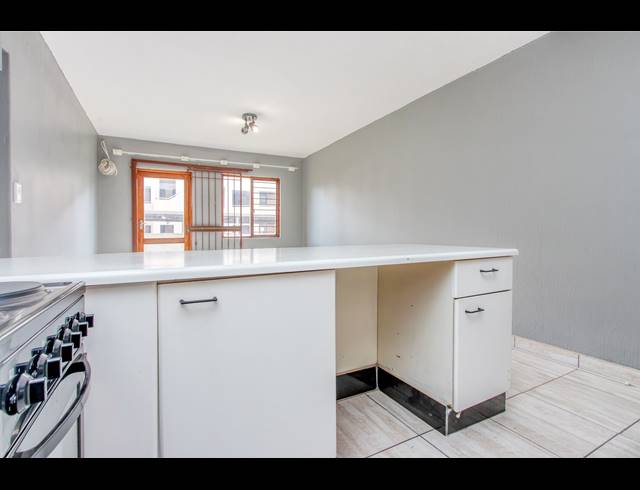 2 BEDROOM APARTMENT TO LET IN WELTEVREDEN PARK